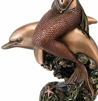 Havets Melodi. Fortryllende Figur - Mytologisk havfrue på Delfin