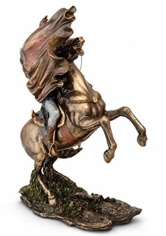 Den ikoniske Napoleon Bonaparte-figur på hesteryg. Skønhed og styrke