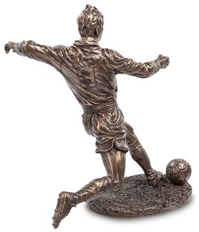 GAVE TIL FODBOLDSPILLER. Smuk fodboldspiller figur til en gave