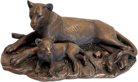 LØVE SKULPTUR. Pynteting til værelset, figur af løvinde med et barn