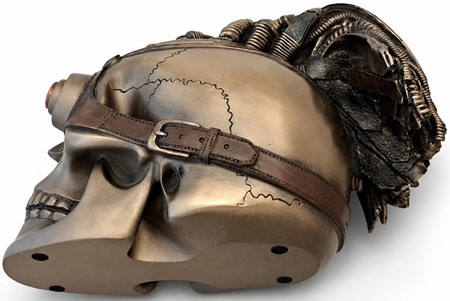 GODE GAVER. Flot Veronese figur af Steampunk kranie med læder hår