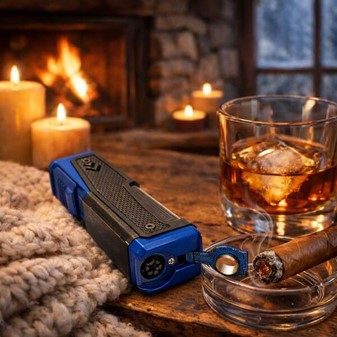 Sort blå cigar lighter. Stormlighter med kraftig firedobbelt flamme