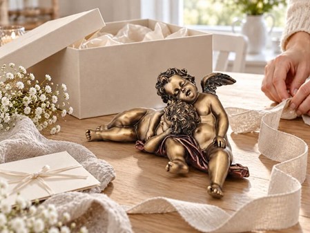 JULEGAVE IDEER TIL HENDE. Smuk bronzefigur af sovende to engle