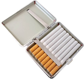 Unikt VW cigaretetui i rød læderlook. Praktisk og elegant gaveidé