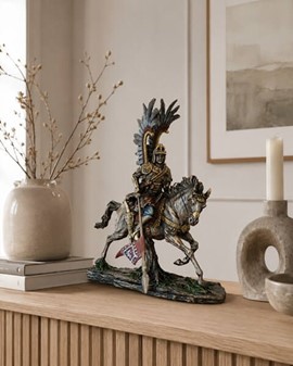 Udsøgt bronze figur af Hussar, polsk kriger på heste. God gave til ham