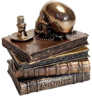 STEAMPUNK SMYKKESKRIN. Smukt smykkeopbevaring med bøger og kraniet