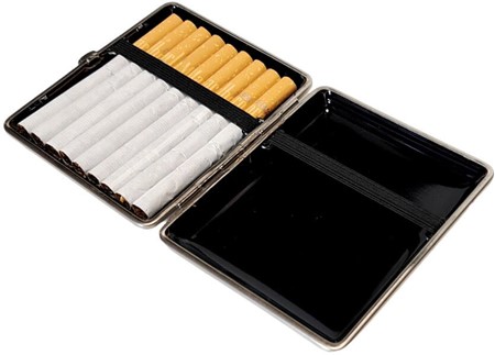 GAVEIDE MAND. Billige, tyske cigaretetui af natur læder i cognac