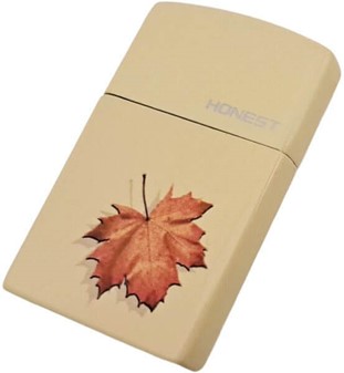Elegant seje lighter med ahornblad. Efterårsflair i lommen
