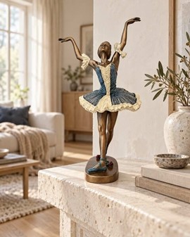 SMÅ GAVER TIL PIGE. Smuk og billig bronzefigur af ballerina i dans