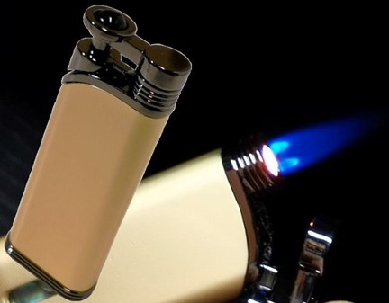 HVAD SKAL JEG GIVE HAM I GAVE? Smuk og billig lighter finder du her