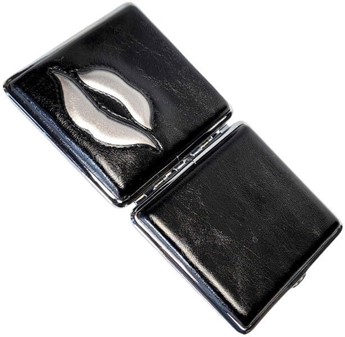 Sølvkys på elegant sort læder cigaret etui. Til 20 stk cigaretter
