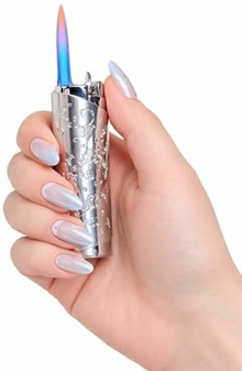 KVALITETS LIGHTER. Elegant lighter i sølv med "Good Luck"