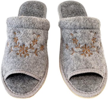 Filt dame tøfler med broderi. Hygge med stil til næsten ingenting