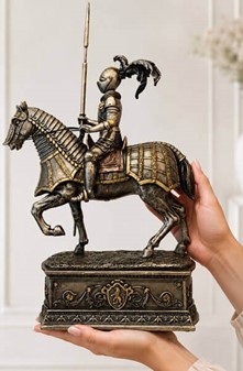 Middelalderridder på hest – majestætisk bronzefigur til hjemmet