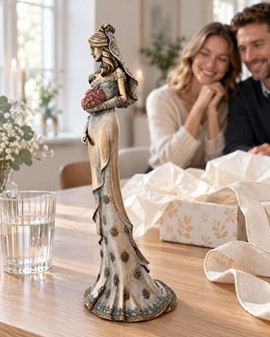 BRYLLUPSFIGUR. Smuk bronze figur af bruden med en bryllupsbuket