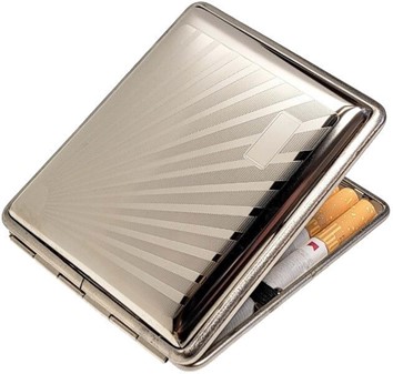 UNIK GAVE TIL HAM. Smuk metal cigaret etui til standard cigaretter