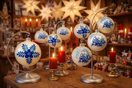 Polske, glas julekugler i porcelænhvid med blåt landskab. 8 cm. 6 stk
