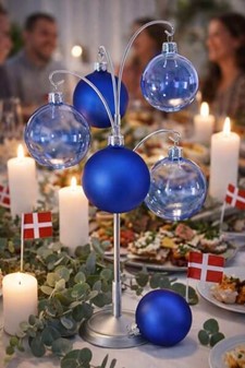Juleting. Sættet med 6 stykker polske juleglaskugler i kongeblå, Ø 7cm