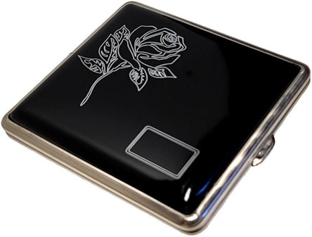 PERFEKTE GAVE TIL HENDE. Sort metal Vom Hofe cigaretetui med hvid rose
