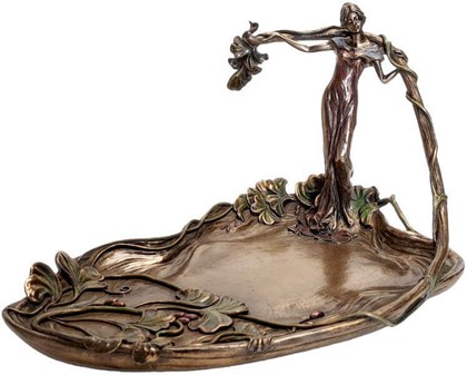 DEKORATIV FAD TIL FRUGT. Fad med figur af pige, der holder rotting