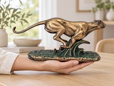 Bronze figur af gepard på flugt. Fænomenal pynt til hjemmet og kontor