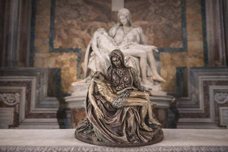 Pieta Figur. Michelangelo's mesterværk som elegant boligindretning