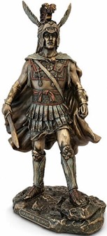 PYNT TIL STUEN. Figur af Alexander den Store i højtidelig rustning
