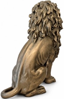 Majestætisk Løve Figur. Når Styrke og Elegance Bliver Kunst i Dit Hjem