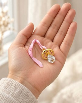 Forgyldt sut med Swarovski-krystaller – sød dåbsgave