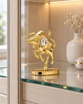 STJERNETEGN FIGUR TYR. Forgyldt og indlagt Swarovski Krystaller