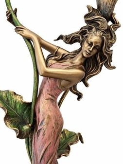 GOD BRYLLUPSGAVE. Art Nouveau lysestage - figur, en kvinde med lilje
