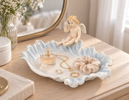 JULEBORD DEKORATION. Elegant porcelæn tallerken med englemotiv