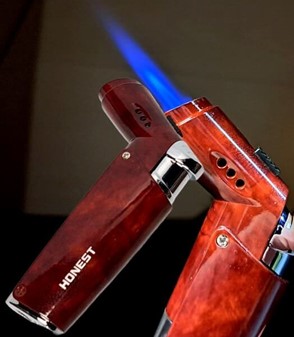 Luksuriøs Turbo Flamme Pibelighter - Stilfuld Mahognitræ Farve