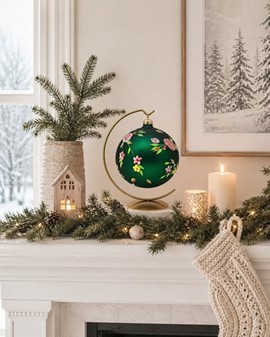 Håndmalede julekugle Polen i grøn mat med rosenrød dekoration. Ø 12 cm