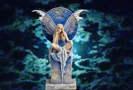Blå Himmel Fe Figur. En Drøm i Marmor. Fantastisk Polyresin Figur