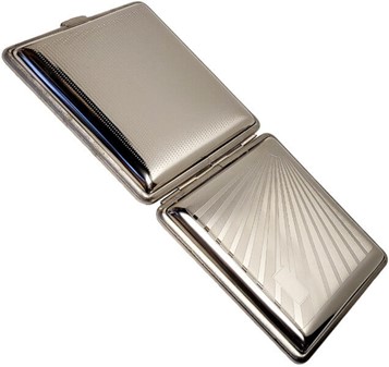 UNIK GAVE TIL HAM. Smuk metal cigaret etui til standard cigaretter