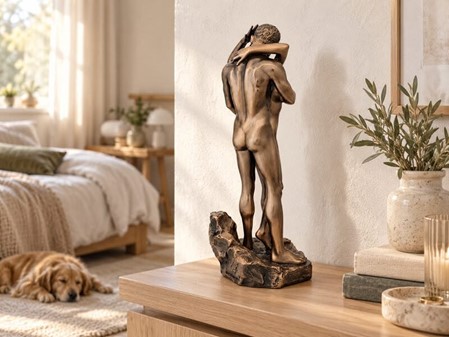 ROMANTISKE FIGURER. Figur af forelsket par i en kærlighed omfavnelse