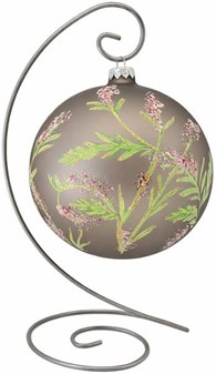 Glas julekugle stor, mat grå med en delikat plantedekoration. Ø 15 cm