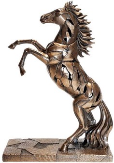 Imponerende hestefigur med lys - En hyldest til styrke og skønhed