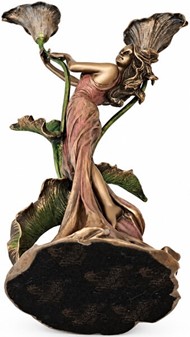 GOD BRYLLUPSGAVE. Art Nouveau lysestage - figur, en kvinde med lilje