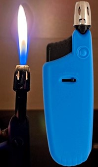 STEARINLYS LIGHTER. Lighter med udtrækkelig brænder og classic flamme