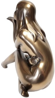 Lille figur, stor følelse. Bronzeinspiration af siddende nøgen pige