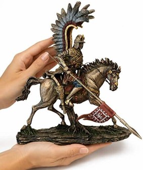 Udsøgt bronze figur af Hussar, polsk kriger på heste. God gave til ham