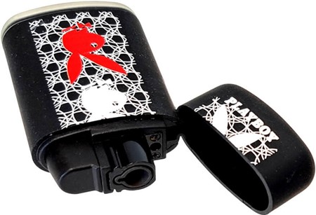 BILLIGE GAVER TIL HENDE. Billig lighter med blå flamme og Playboy-logo