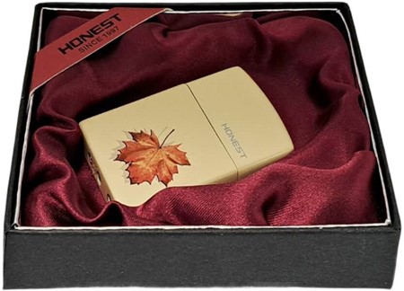 Elegant seje lighter med ahornblad. Efterårsflair i lommen
