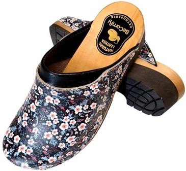 TRÆSKO MED BLOMSTER