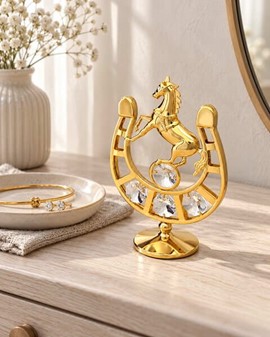 Forgyldt hestesko med Swarovski-krystaller. For heldigvis
