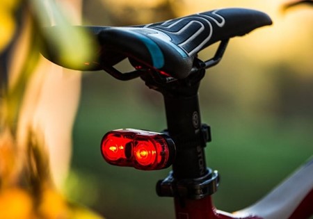 Kraftig cykelbaglygte. Cykellygte med 180° udsyn og 1000 m synlighed