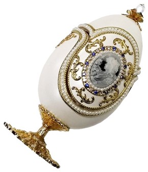 PERFEKT GAVE TIL SVIGERMOR. Lille smykkeopbevaring i Fabergé æg-stil