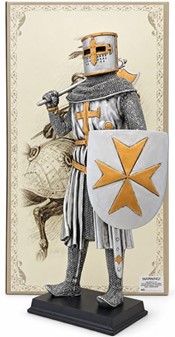 HISTORISK FIGUR. Stående crusader figur med økse og skjold